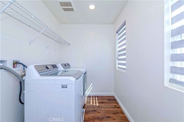 Interior, Recessed Lighting, Washer, Wood Texture Flooring