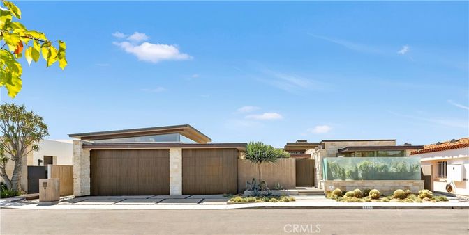 Attached, Exterior, Facade, Modern