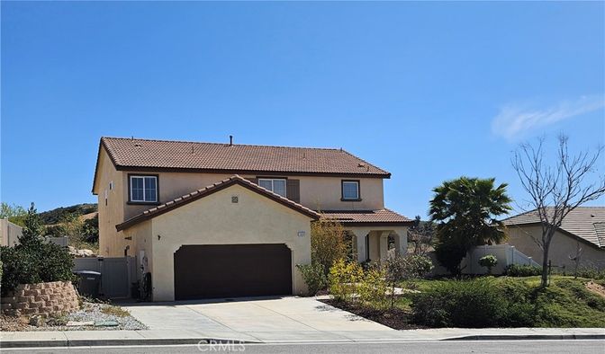 Attached, Exterior, Facade, Mediterranean