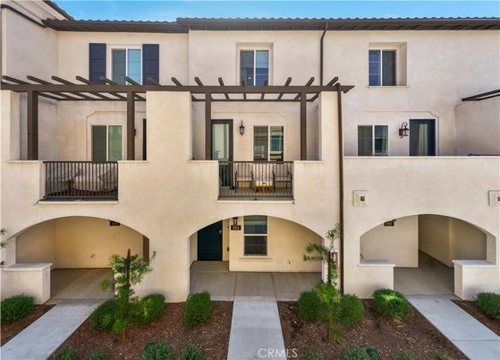 Exterior, Facade, Rowhouse