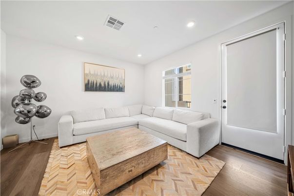 Interior, Living room, Recessed Lighting, Wood Texture Flooring