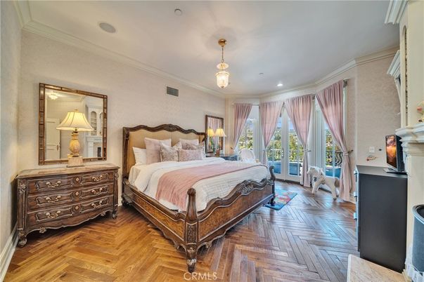 Bedroom, Interior, Pendant Lights, Recessed Lighting, Wood Texture Flooring