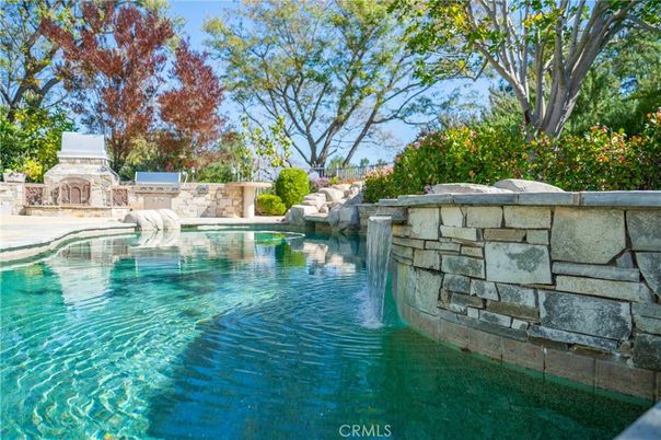 Exterior, Fireplace, Pool