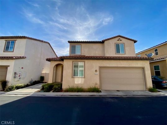 Attached, Exterior, Facade, Mediterranean