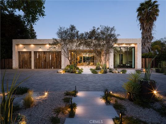 Attached, Backyard, Exterior, Facade, Modern
