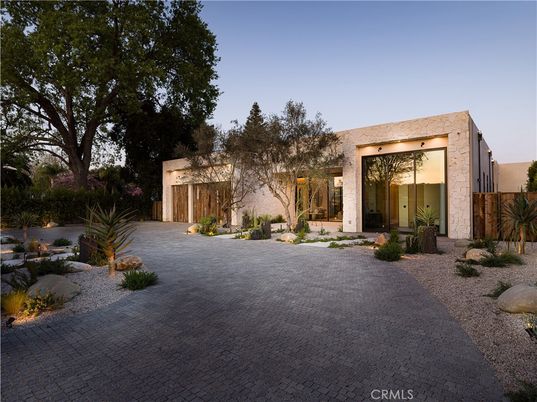 Backyard, Exterior, Facade, Modern