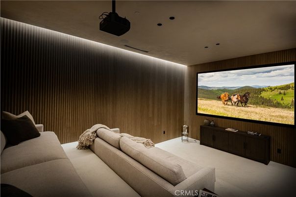 Interior, Projection Screen, Recessed Lighting, Theatre Room