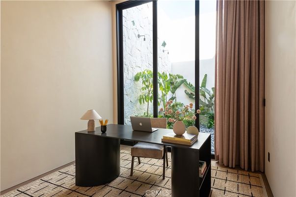 Home Office, Interior