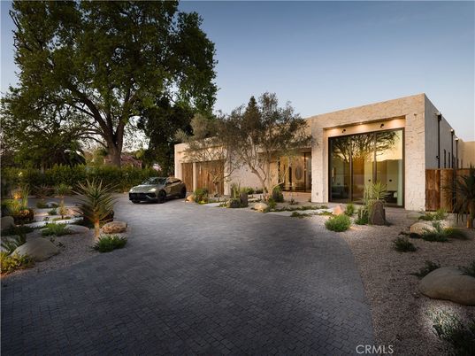 Backyard, Exterior, Facade, Modern