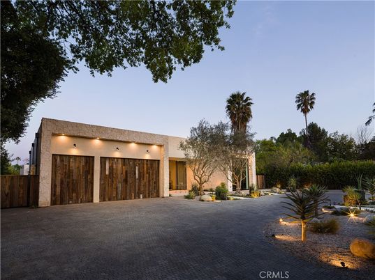 Attached, Exterior, Facade, Modern
