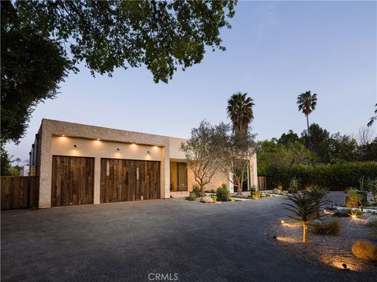 Attached, Exterior, Facade, Modern