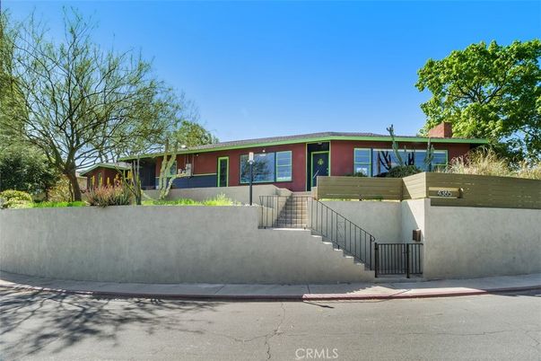 Exterior, Facade, Ranch