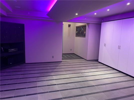 Empty room, Interior, Recessed Lighting