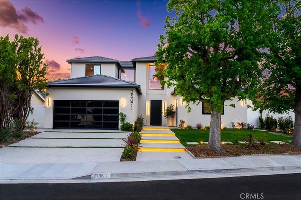 Attached, Exterior, Facade, Mediterranean
