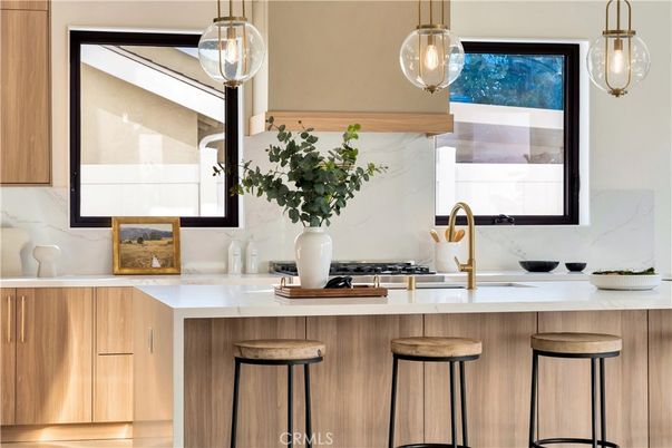 Interior, Kitchen, Marble Walls, Pendant Lights