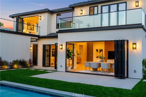 Backyard, Exterior, Facade, Modern
