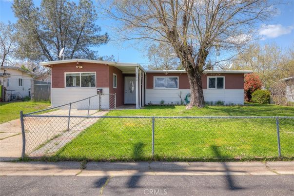 Exterior, Facade, Ranch