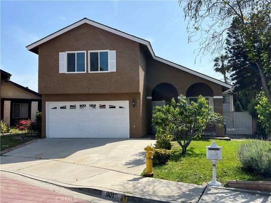 Attached, Exterior, Facade, American Craftsman