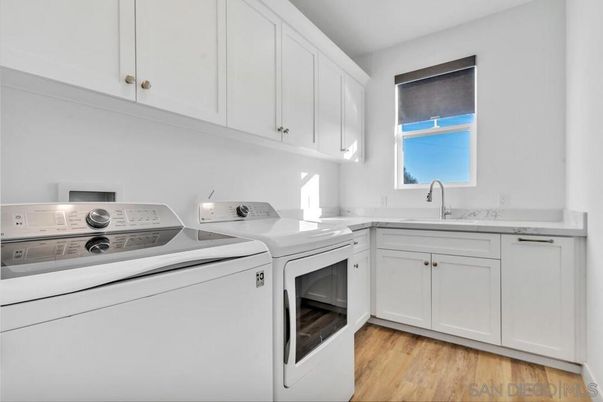 Interior, Washer, Wood Texture Flooring