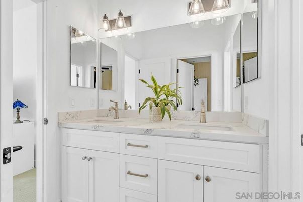 Bathroom, Dual Sink Vanities, Interior