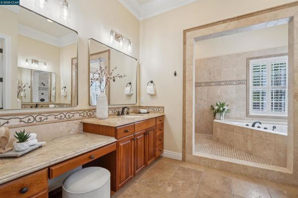 Bathroom, Dual Sink Vanities, Interior