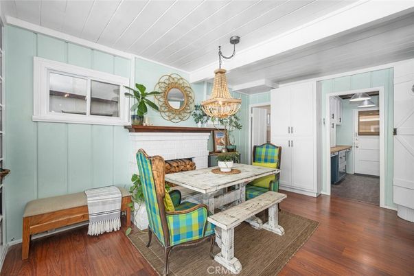 Chandelier, Dining room, Fireplace, Interior, Wood Texture Flooring