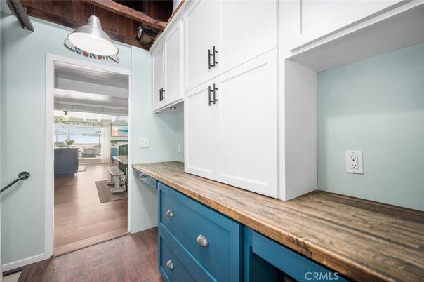 Interior, Pendant Lights, Wood Texture Flooring