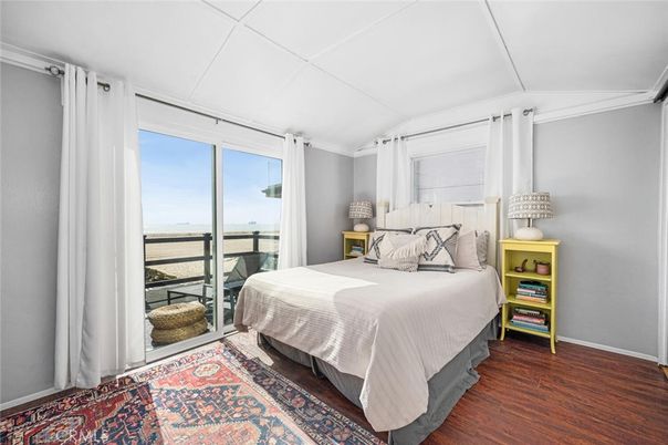 Bedroom, Interior, Water, Wood Texture Flooring
