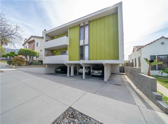 Exterior, Facade, Modern
