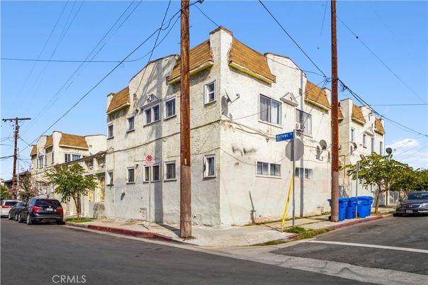 Exterior, Facade, Rowhouse