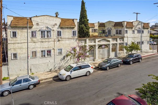 Exterior, Facade, Rowhouse