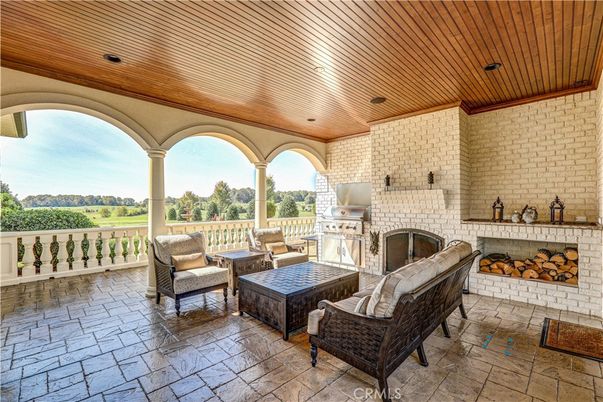 Exterior, Fireplace