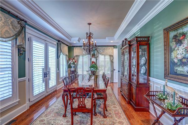 Chandelier, Dining room, Interior, Recessed Lighting, Wood Texture Flooring