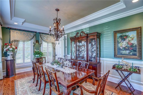 Chandelier, Dining room, Interior, Recessed Lighting, Wood Texture Flooring