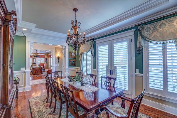 Chandelier, Dining room, Interior, Living room, Recessed Lighting, Wood Texture Flooring
