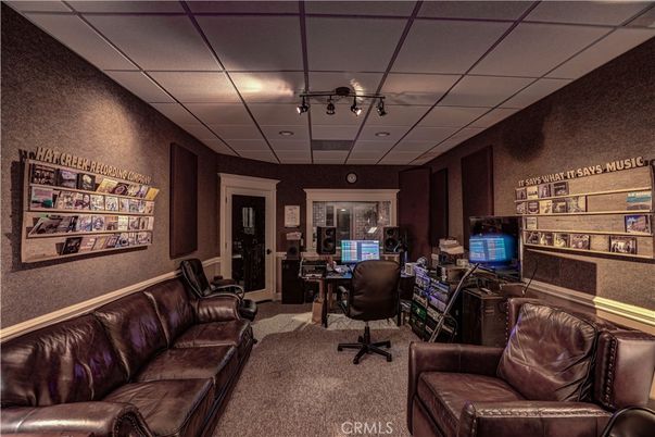 Home Office, Interior