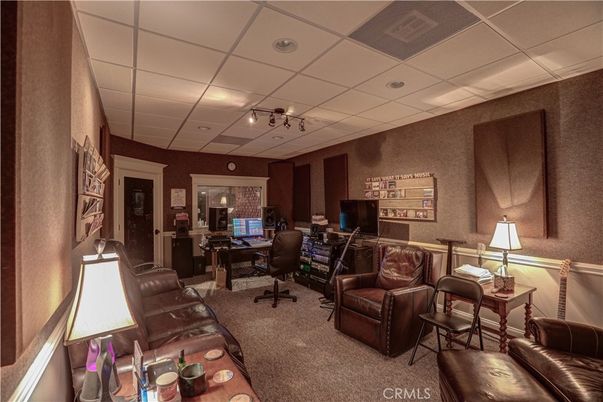 Home Office, Interior