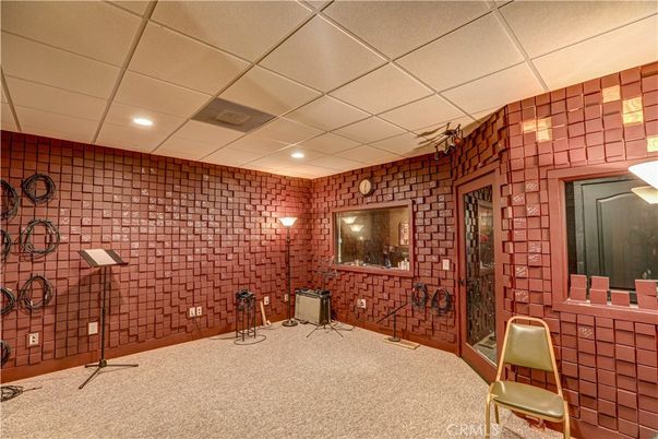 Empty room, Interior, Recessed Lighting, Stone Walls