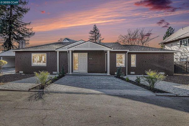 Exterior, Facade, Brick Facade, Ranch