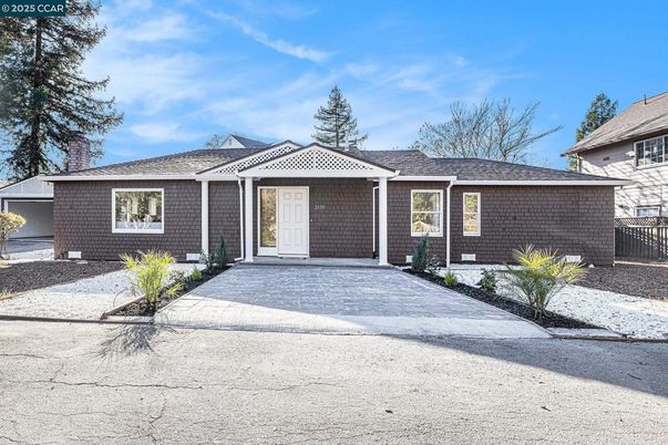 Exterior, Facade, Brick Facade, Ranch