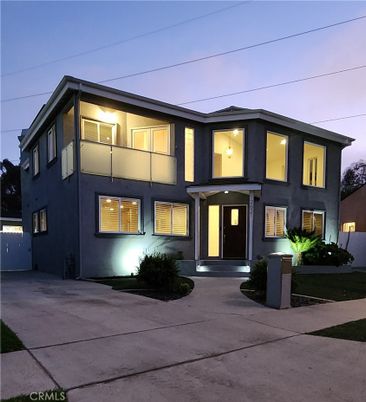 Exterior, Facade, Modern