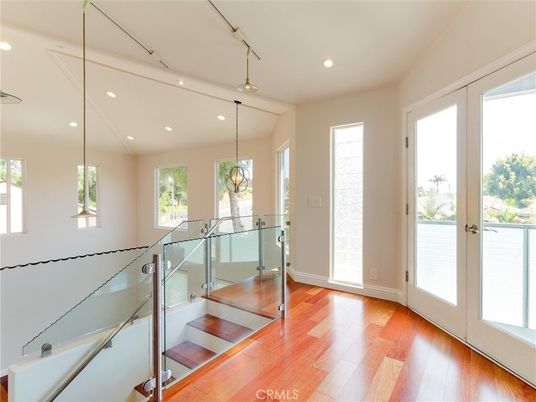 Interior, Pendant Lights, Recessed Lighting, Wood Texture Flooring
