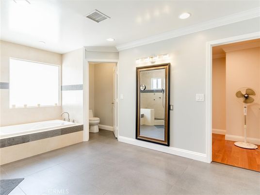 Bathroom, Interior, Recessed Lighting, Wood Texture Flooring