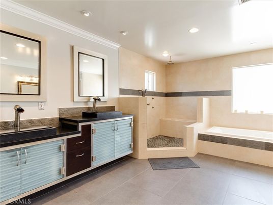 Bathroom, Dual Sink Vanities, Interior, Recessed Lighting