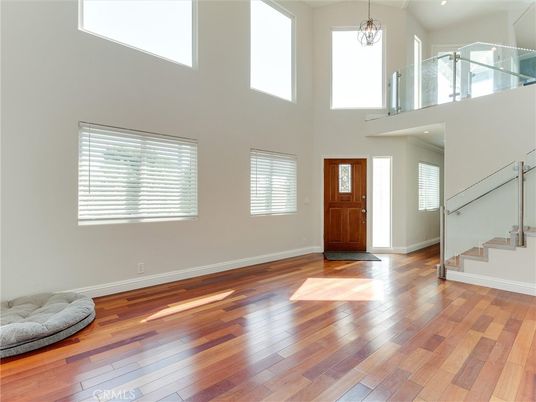 Interior, Pendant Lights, Wood Texture Flooring
