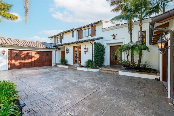 Attached, Exterior, Facade, Mediterranean