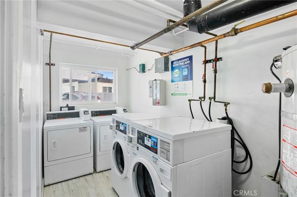 Interior, Washer, Wood Texture Flooring