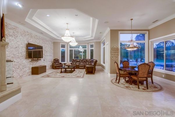 Chandelier, Dining room, Interior, Living room, Pendant Lights, Recessed Lighting