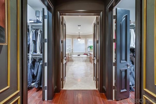 Interior, Pendant Lights, Recessed Lighting, Walk-in Closets, Wood Texture Flooring