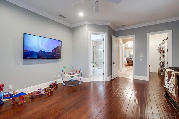 Bathroom, Interior, Recessed Lighting, Wood Texture Flooring